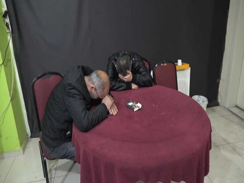 Yakalanınca yüzlerini maskeyle kapattılar: Vazgeçmiyorlar!