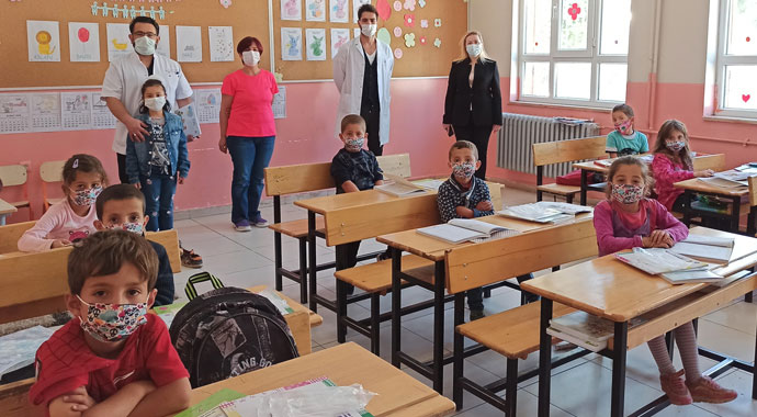 Yeni normalin yeni problemi: Sınıfta maske şart mı? Yeni normalin yeni problemi: Sınıfta maske şart mı?