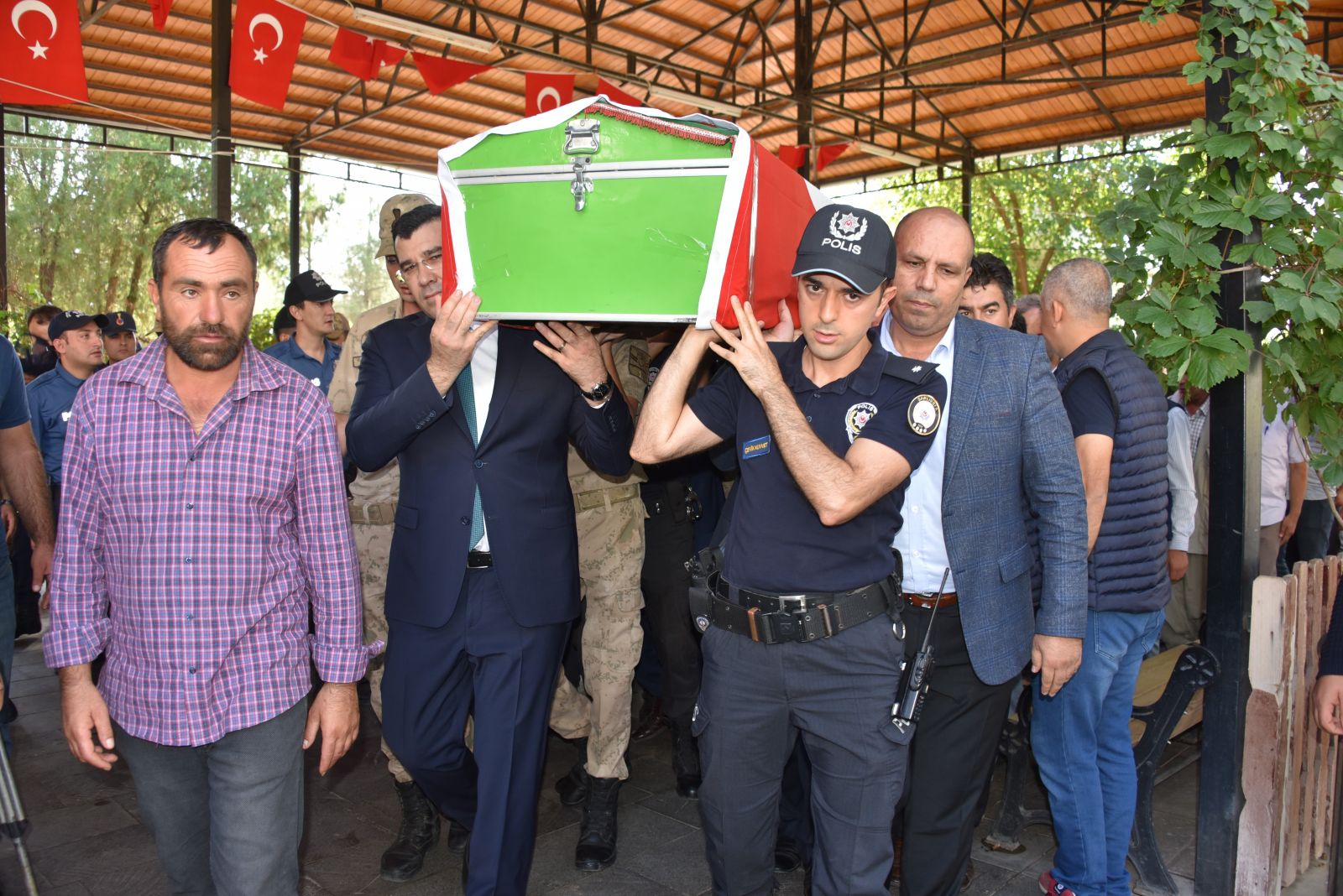Ceylanpınar’da şehit olan 11 yaşındaki Mazlum toprağa verildi