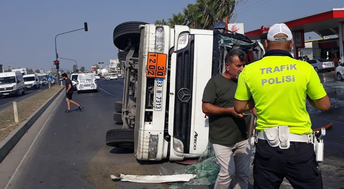 Mazot tankeri devrildi, 8 ton mazot yola döküldü