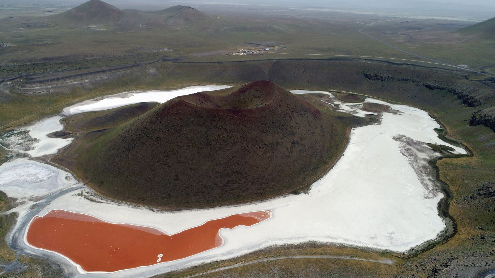 Meke Gölü'ndeki şaşırtan görüntü için açıklama geldi