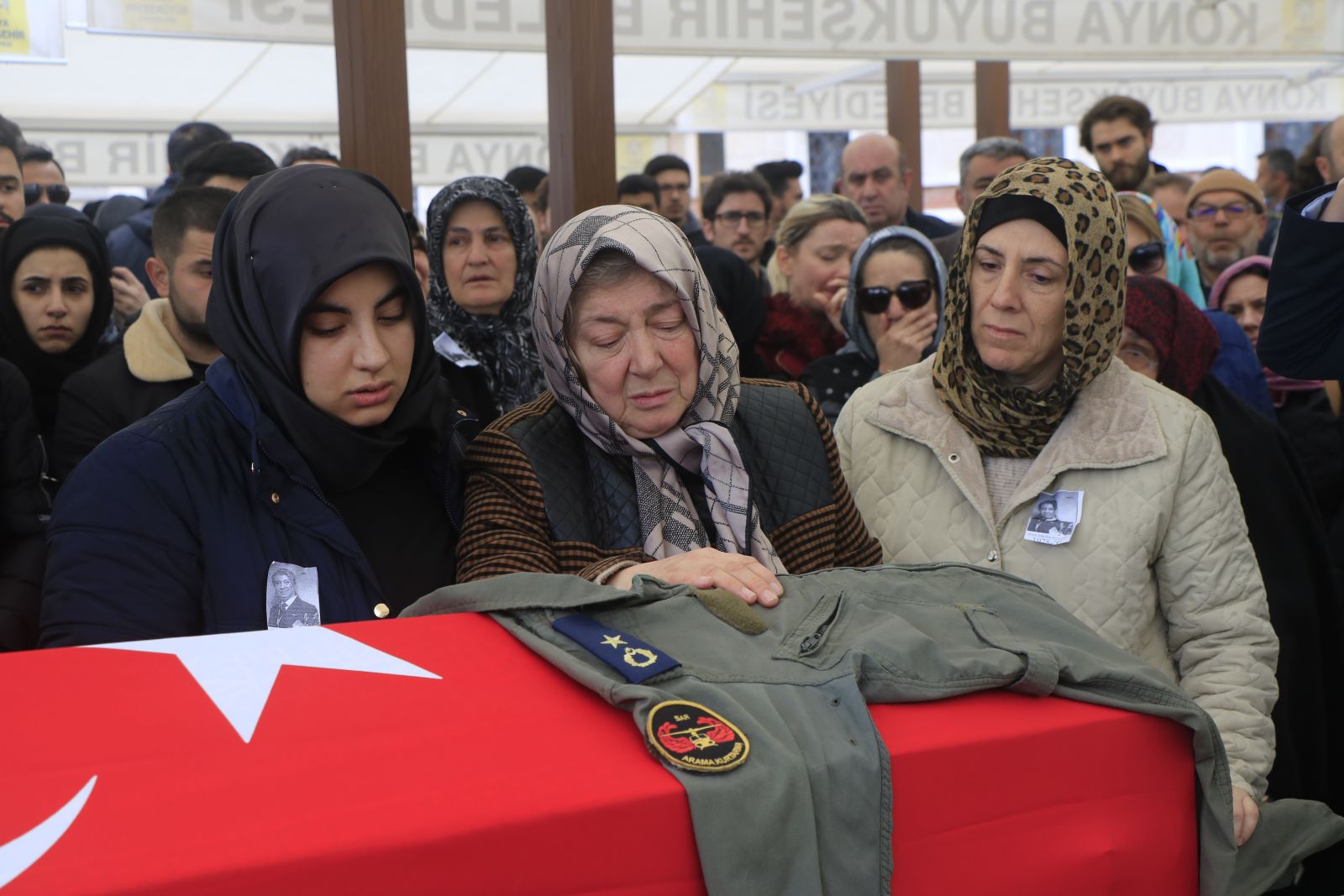 Jet kazasında hayatını kaybedenler uğurlandı