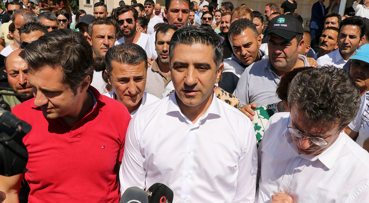 İçişleri Bakanlığı duyurdu: İki belediye başkanı görevden uzaklaştırıldı İçişleri Bakanlığı duyurdu: İki belediye başkanı görevden uzaklaştırıldı