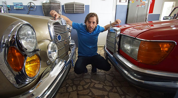 Sağ serbest solda Mercedes