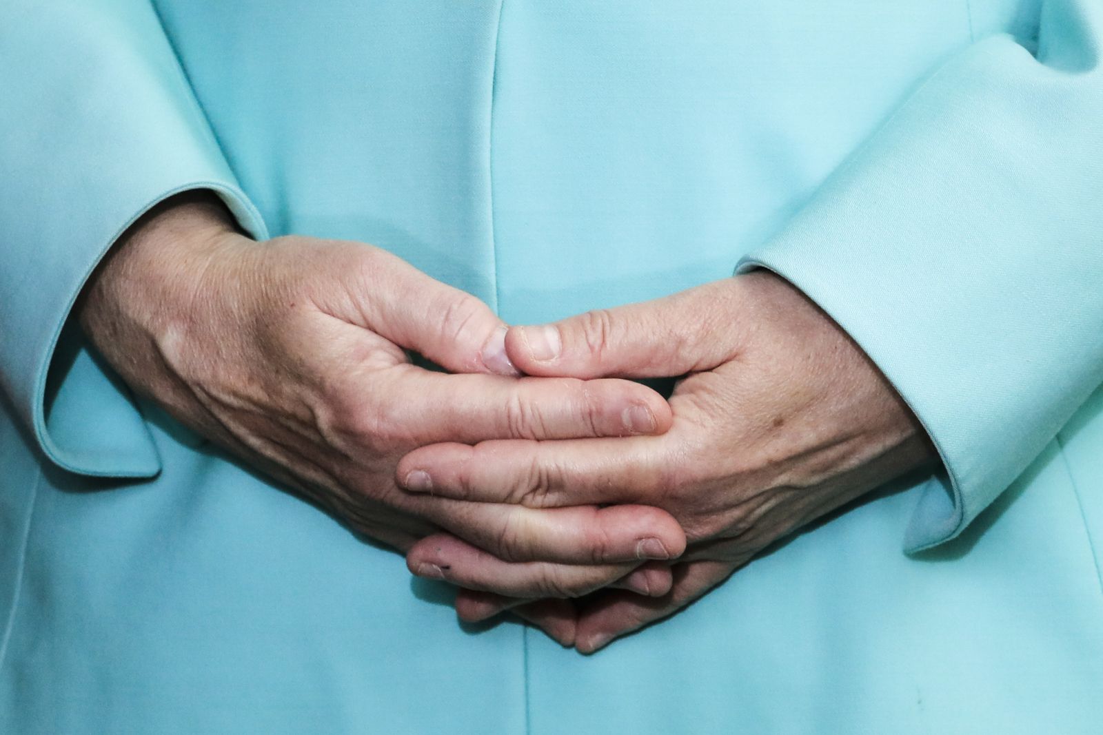 Merkel'in ellerini görenler şoke oldu