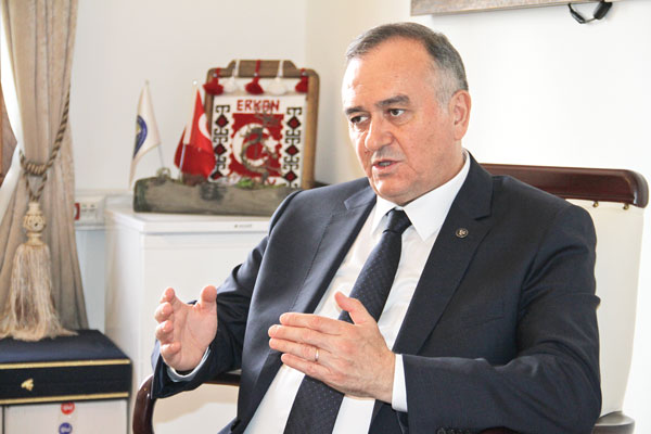 Erkan Akçay: Türkiye, uçurumun eşiğinden döndü