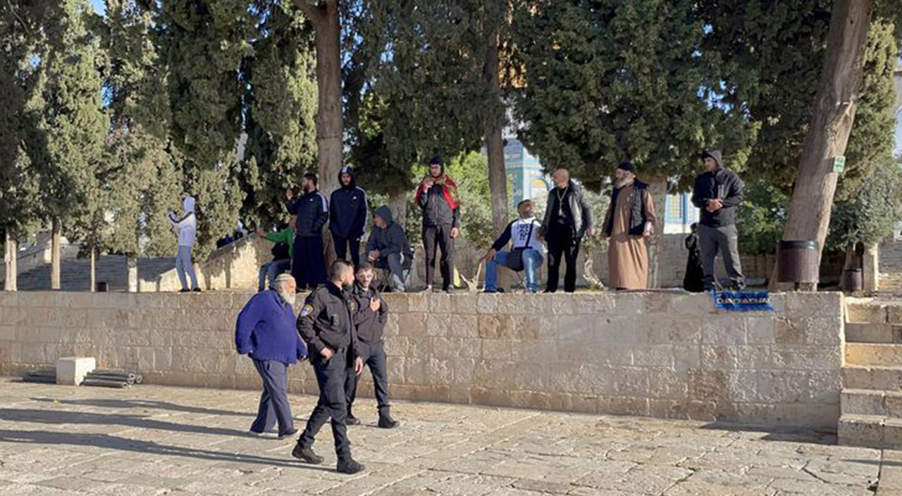 Fanatik Yahudiler Mescid-i Aksa'ya baskın düzenledi