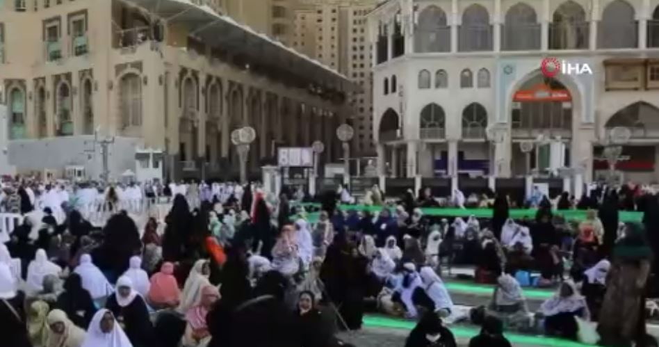 Mescid-i Haram’da 2 yıl aradan sonra iftar verildi