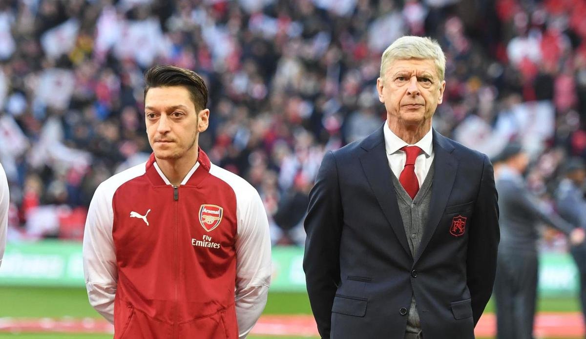 Arsenal taraftarı Mesut Özil için imza kampanyası başlattı