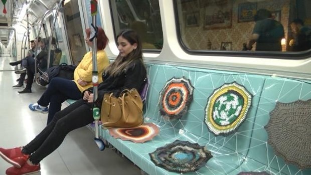 Metroya anne eli değerse