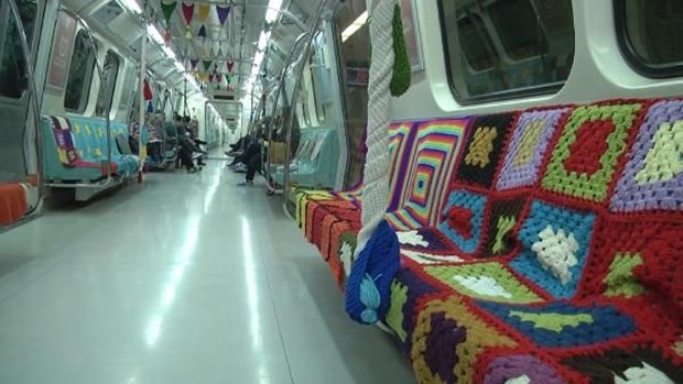 Metroya anne eli değerse