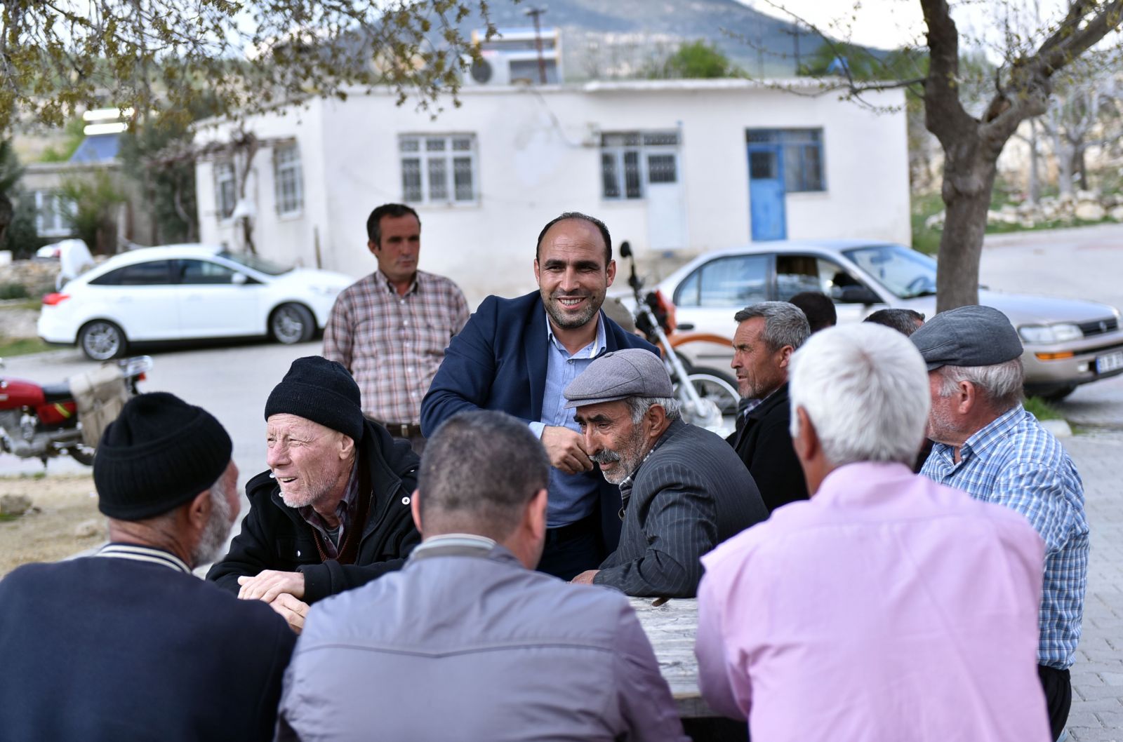 Metropoldeki yaşamı bırakıp köyüne muhtar oldu