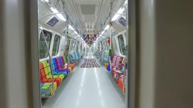 Metroya anne eli değerse