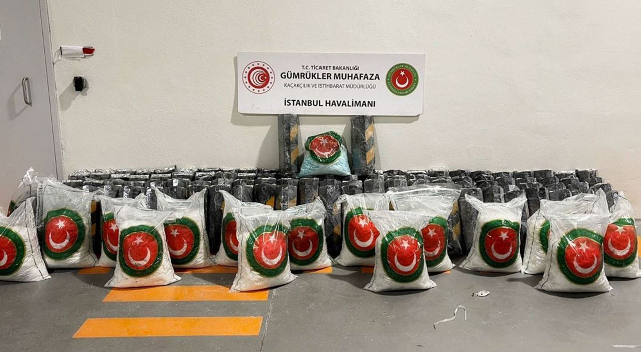 'Otopark tamponu' değil uyuşturucu yuvası: 250 kilogram metamfetamin ele geçirildi 'Otopark tamponu' değil uyuşturucu yuvası: 250 kilogram metamfetamin ele geçirildi