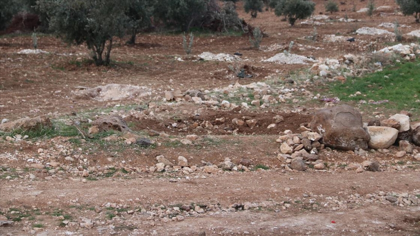 Göbeklitepe yakınlarındaki toprağa saplı bulunan gizemli metal blok kaldırıldı