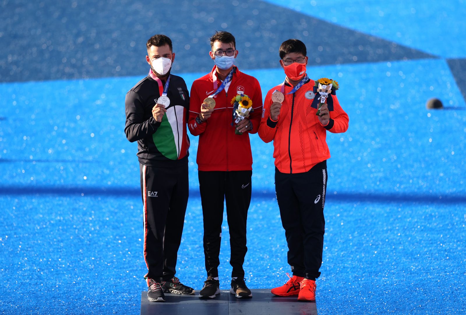 Altın madalya Mete Gazoz'un!