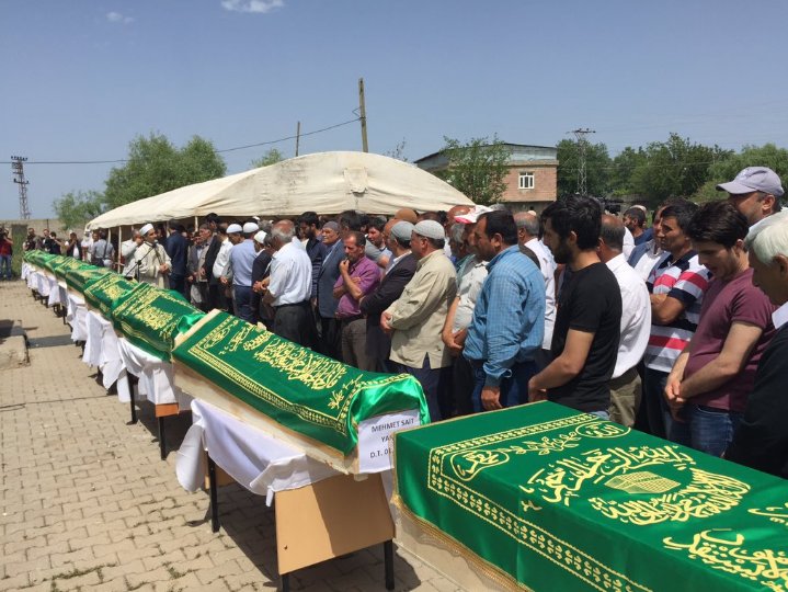 Patlamada hayatını kaybeden 13 kişi defnedildi