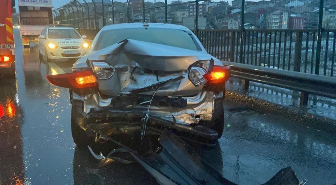 TEM Otoyolu’nda zincirleme kaza: 5 araç birbirine girdi