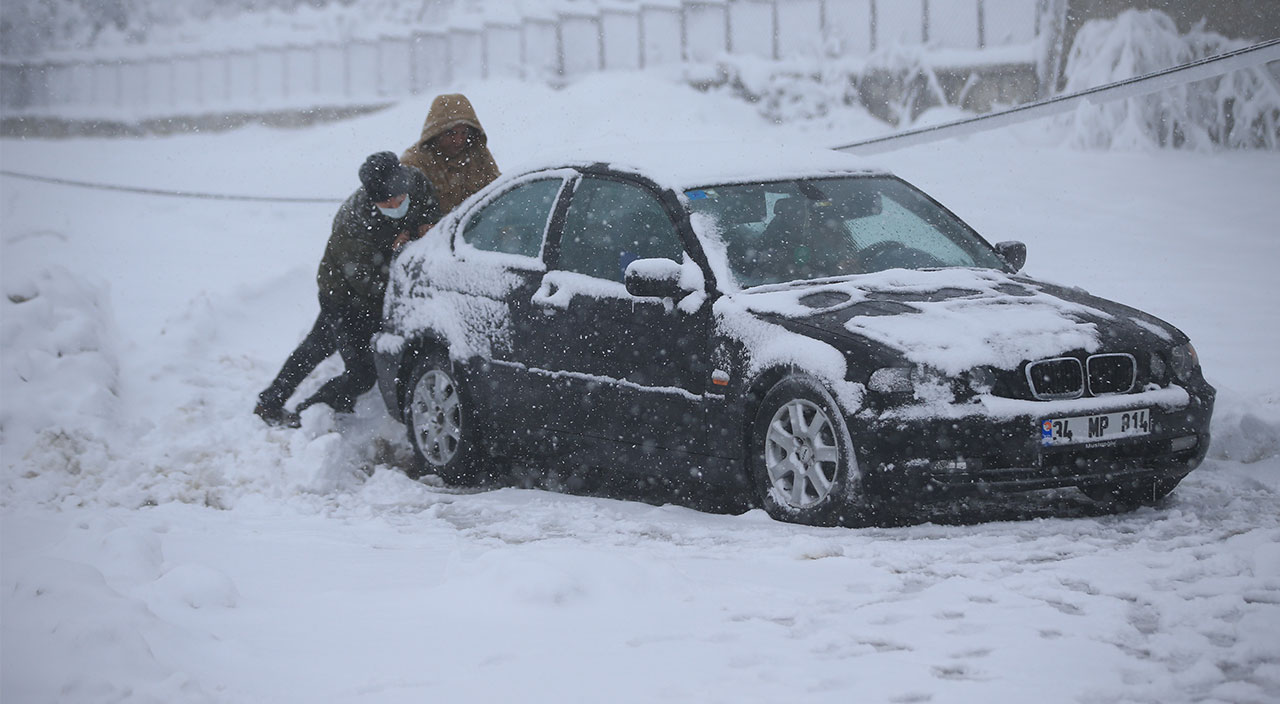 Kar İstanbul'un kapısına dayandı, Trakya beyaza büründü