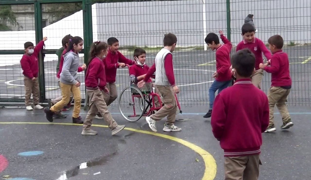 Arkadaşlarının sevgisi Emirşah’ın dilini çözdü