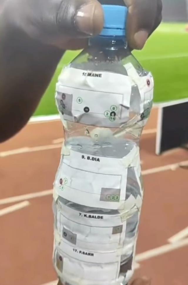 Mısır kalecisi Gabalski’den akıl almaz plan! Su şişesine yazdığı penaltı notları çare olmadı