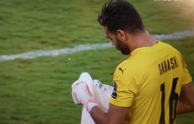 Mısır kalecisi Gabalski’den akıl almaz plan! Su şişesine yazdığı penaltı notları çare olmadı