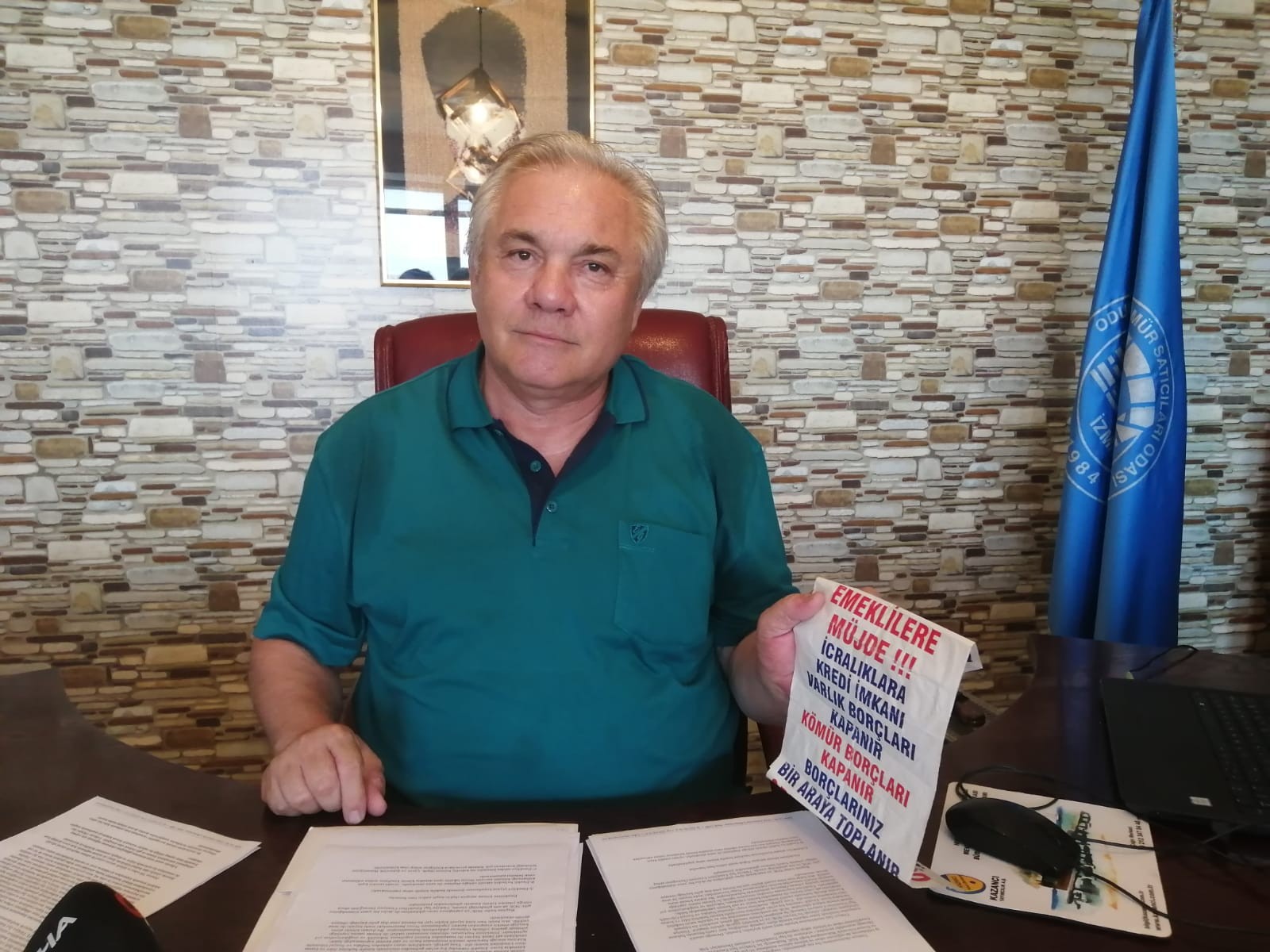 Otobüste tanıştıkları emekli çifti dolandırdılar