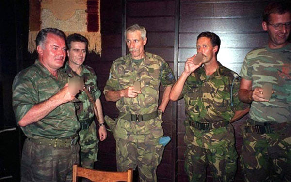 Hollanda kendini aklama derdinde!