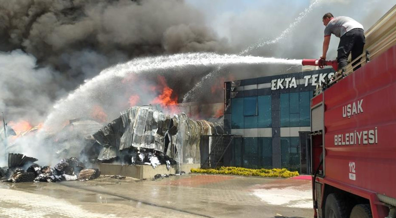 Uşak'ta tekstil fabrikasında yangın