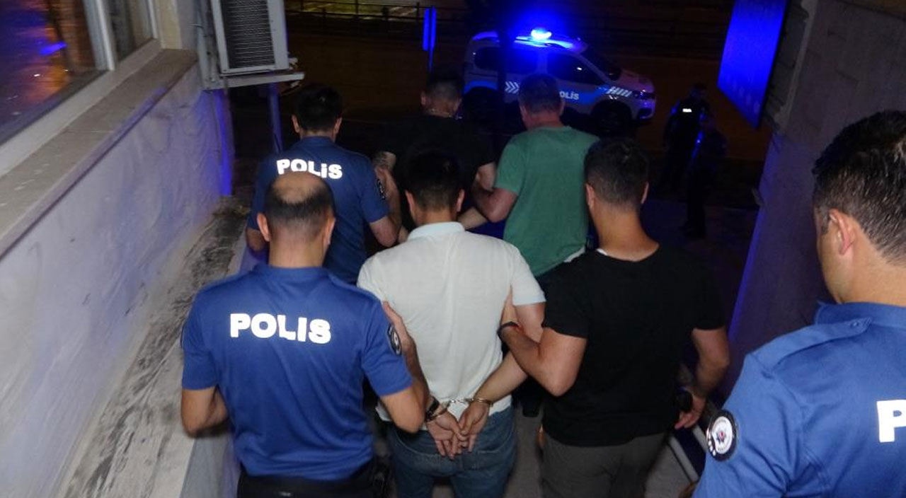 Yaşlı kadın 2 hırsızı kıskıvrak yakalattı