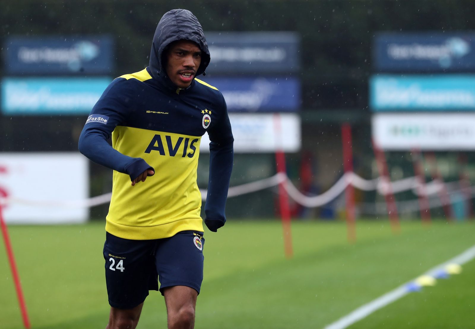 Fenerbahçe, antrenmanlara başladı