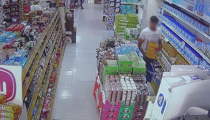 Bebek mamalarını çalıp kaçtı