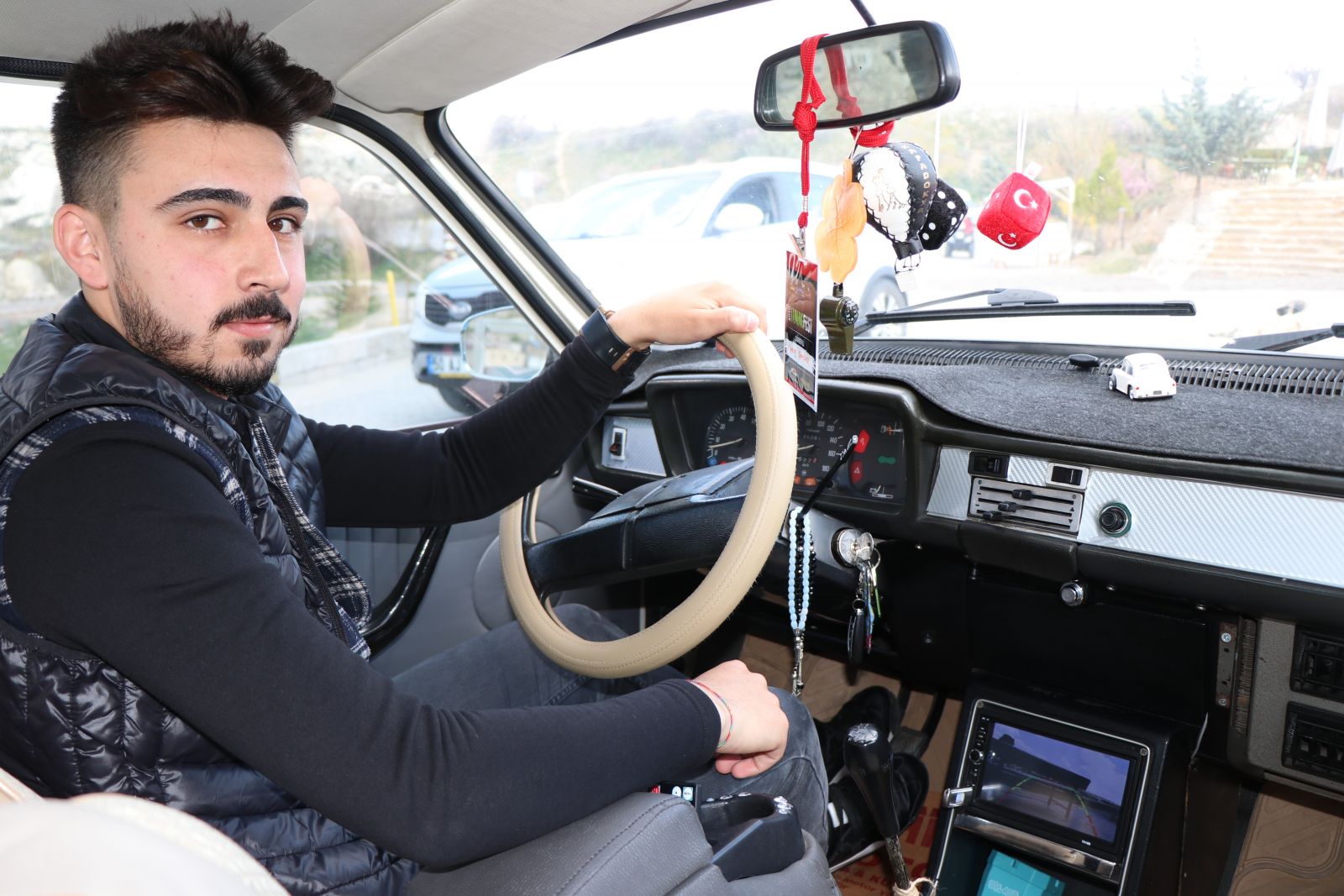 1987 model aracına yaptığını görenler gözlerine inanamıyor