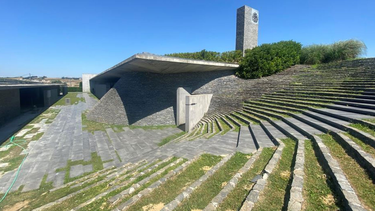 Pes dedirten saygısızlık! Camide moda çekimi yaptılar