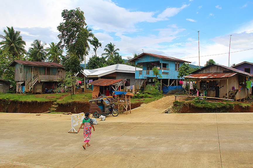 Duterte'den Moro Müslümanlarına kapsamlı özerkliğe onay Duterte'den Moro Müslümanlarına kapsamlı özerkliğe onay