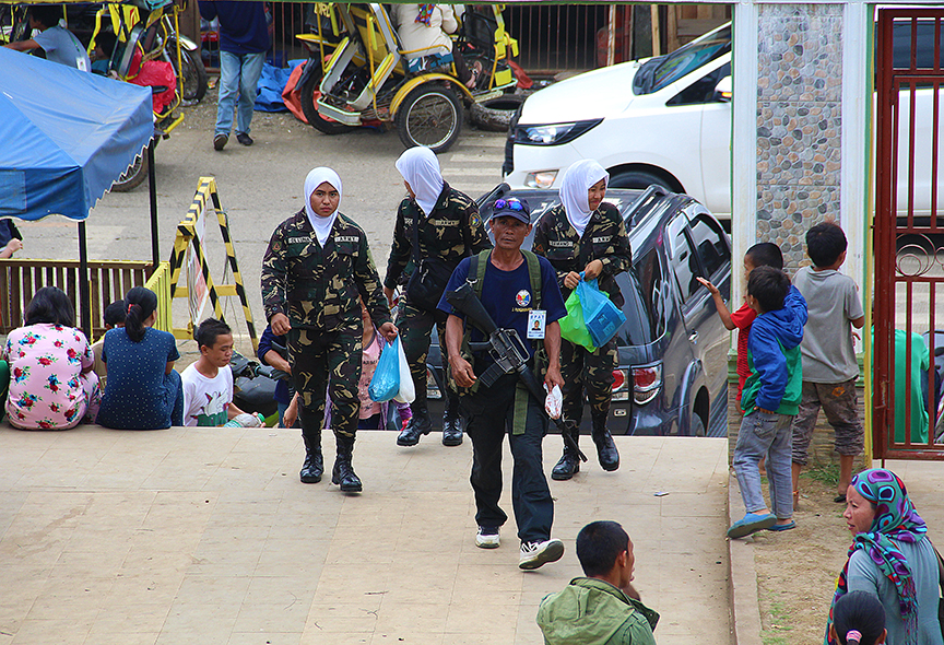 Duterte'den Moro Müslümanlarına kapsamlı özerkliğe onay Duterte'den Moro Müslümanlarına kapsamlı özerkliğe onay