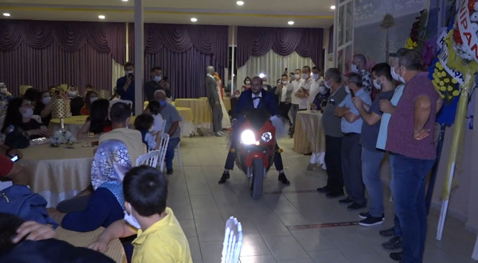 Damadın yaptığını görenler şaşkına döndü