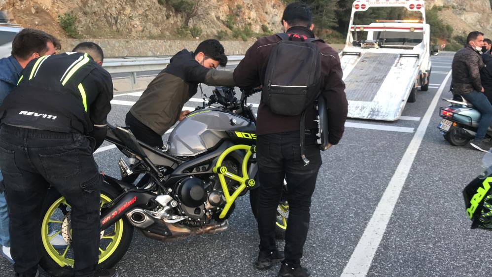 İki arkadaş motosiklet kazasında hayatını kaybetti