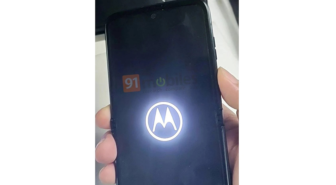 Katlanabilir ekranlı Motorola Razr 3'ten ilk görüntüler