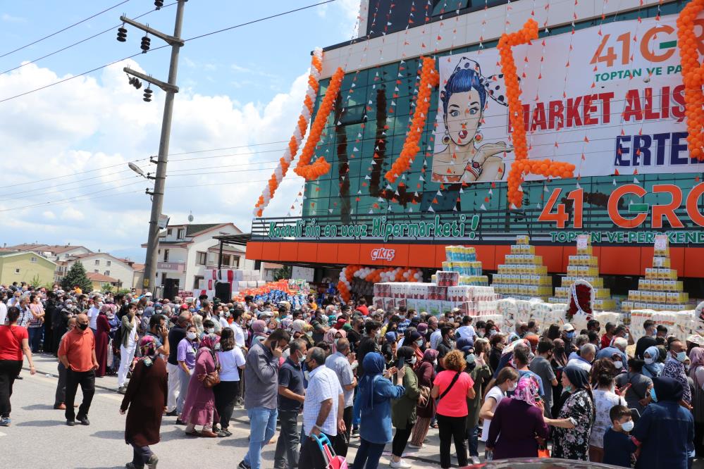 Market indirimi izdiham oluşturdu