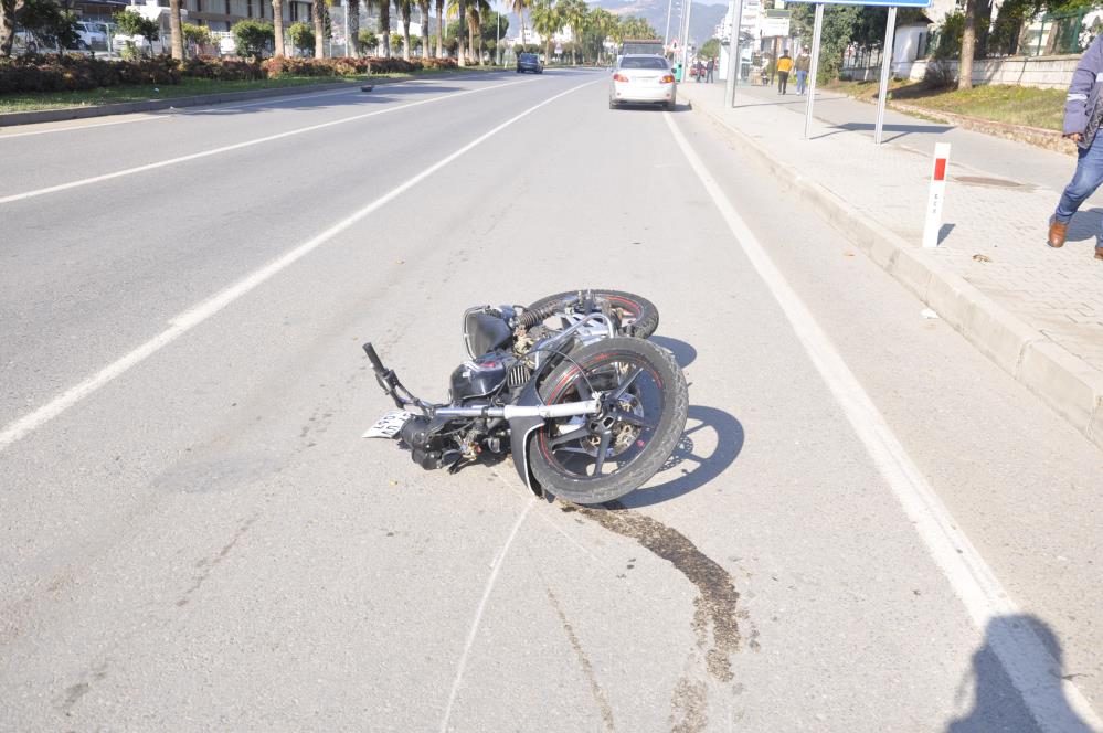 Ambulansla doğuma giden eşini takip ediyordu, kaza geçirdi