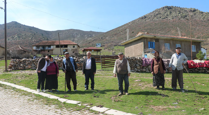 20 haneli köyde muhtarı 14 seçmen belirleyecek