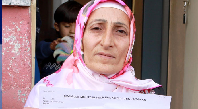 2 çocuk annesi, komşusundan borç aldığı altınla muhtar oldu