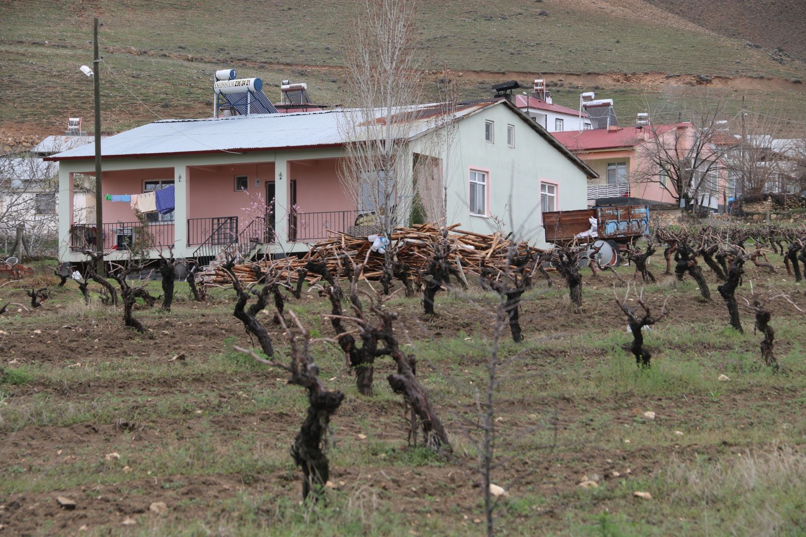Elazığ'da muhtardan virüse karşı ilginç önlem