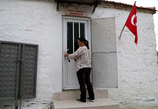 Bu mahallenin muhtarı soyadı gibi 