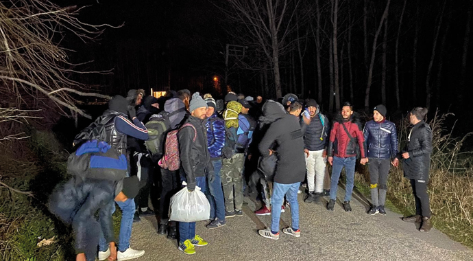 Mülteciler Avrupa’ya geçmek için sınır kapılarına hareket etti Mülteciler Avrupa’ya geçmek için sınır kapılarına hareket etti