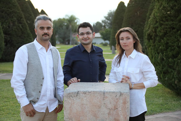 'Batı, mültecileri istismar ediyor'