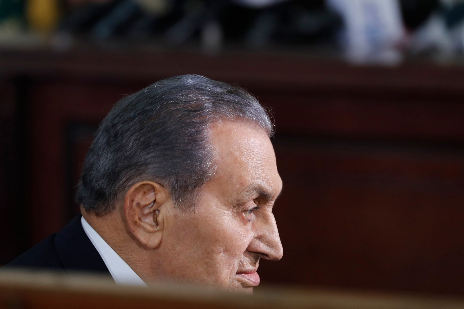 Mursi ve Mübarek ilk kez mahkemede yüzleşti