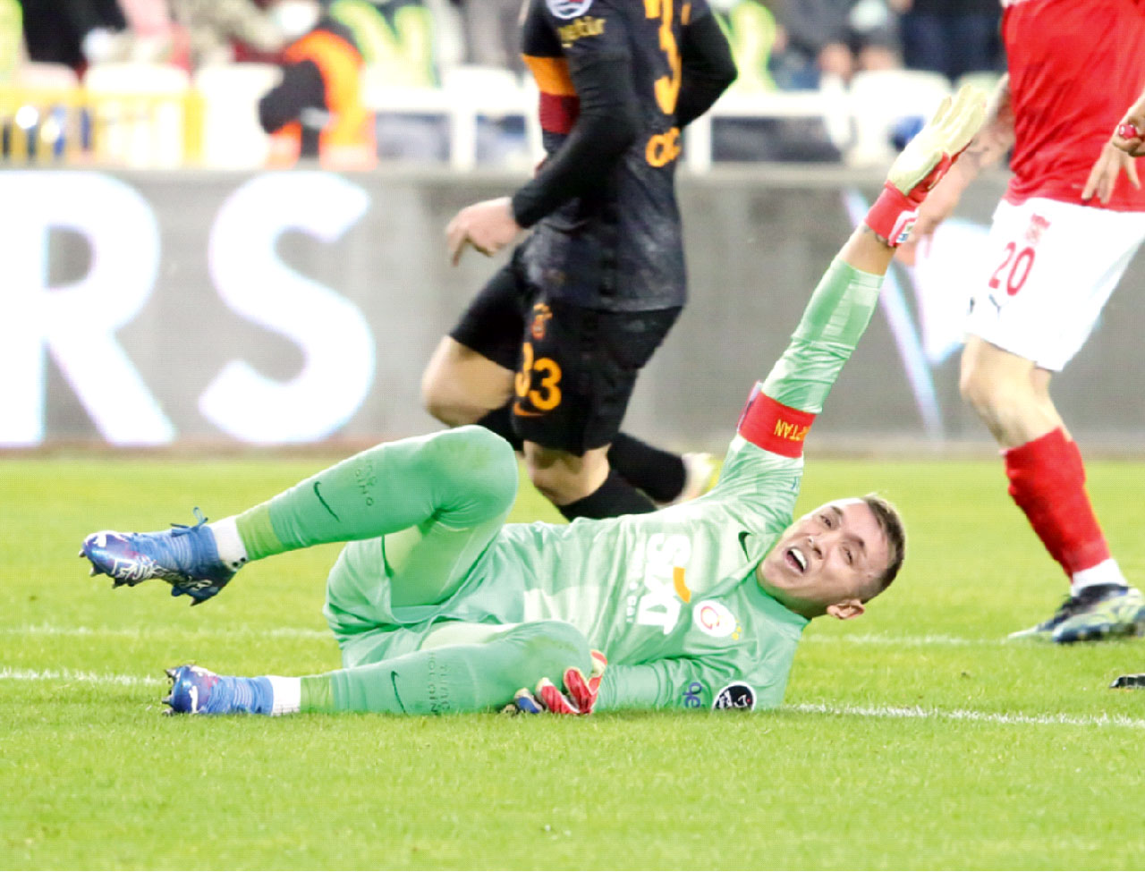 Aslan ağır yaralı | Galatasaray, Sivasspor deplasmanında mağlup oldu