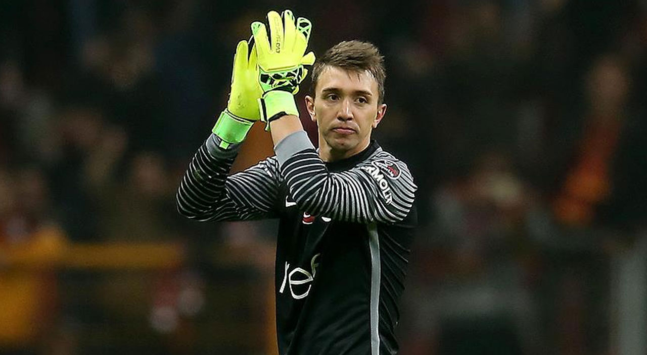 Fransız kulübü Uruguaylı kalecinin peşinde! Muslera gidiyor mu? Fransız kulübü Uruguaylı kalecinin peşinde! Muslera gidiyor mu?